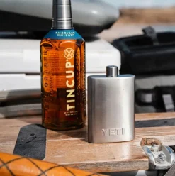 YETI - Rambler Flask Lommelærke // Navy